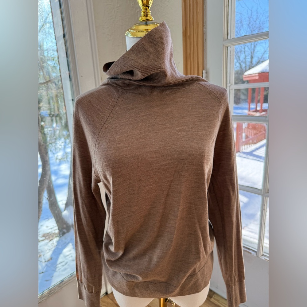 Banana Republic cute sweater in excellent condition size M